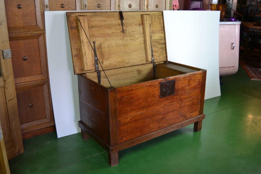 Antique Wooden Grain Chest, Blanket Chest Retro Station