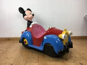 Mickey Mouse in Auto