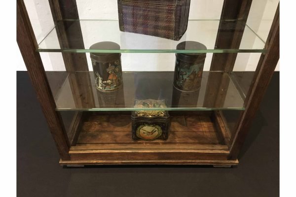 Kleine Toonbank Vitrine uit Hout en Glas - Afbeelding 11