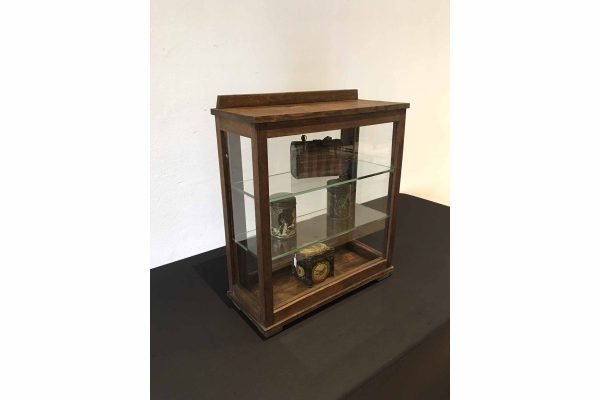 Kleine Toonbank Vitrine uit Hout en Glas - Afbeelding 3